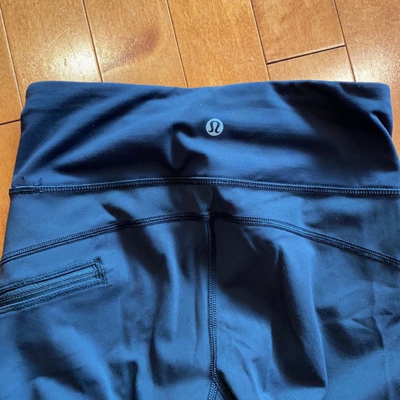 ✨ Lululemon Slash Pocket Raw Hem 17” Crop Black - Picture 6 of 9